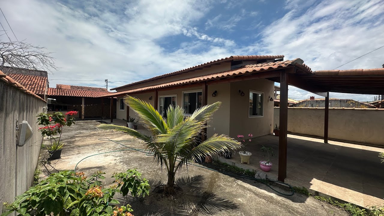 Casa com terrenão no Condomínio Sol e Mar em Unamar - Cabo Frio