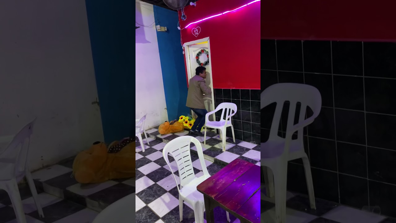 Hombre recupera a su esposa en un Night club