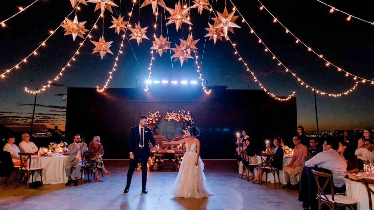 Vivi and Alex: A natural wedding in Los Cabos framed in a romantic atmosphere