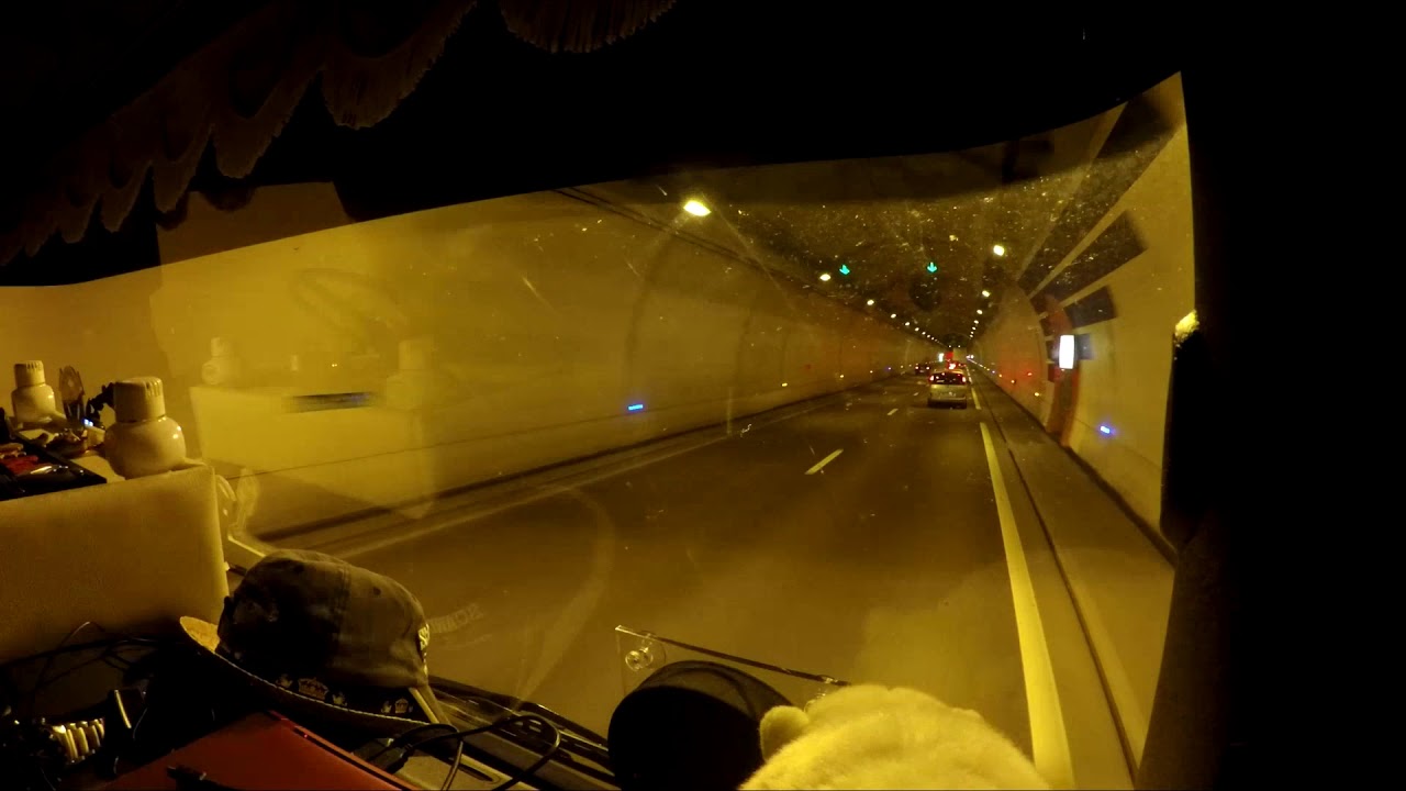 Scania R560 V8 OPEN PIPE IN TUNNEL
