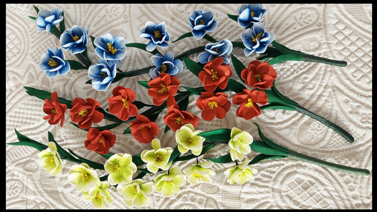 Galhos de flôres em E.V.A, complemento para arranjos.🌹🌹🌹