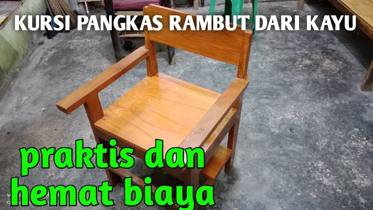 Kursi kayu juga banyak peminatnya, bagi tukang pangkas rambut, yang penting kualitas kayu bagus