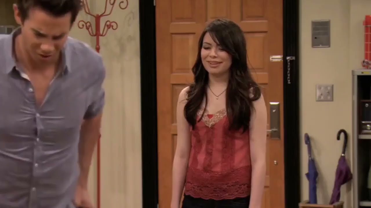 Another big brother wearing tighty whities : Spencer in iCarly