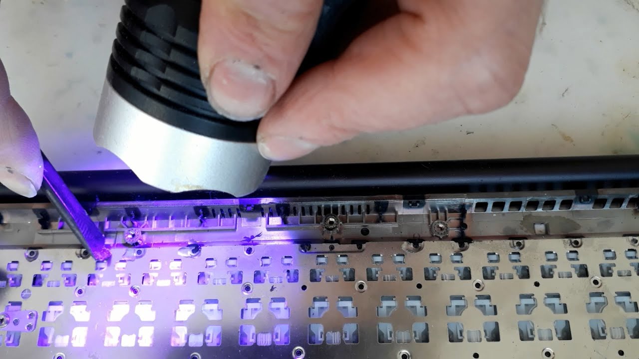 Laptop Tastatur bei aktuellen Notebooks am Beispiel eines Asus Zenbook tauschen
