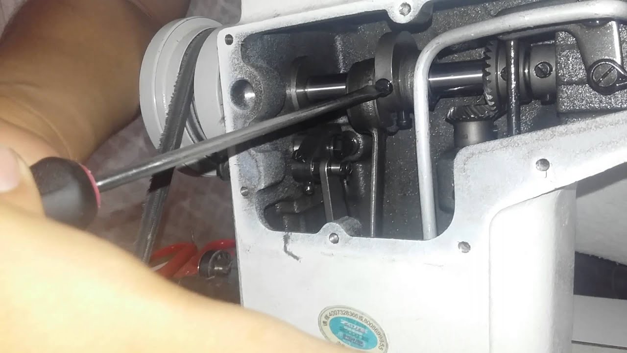 Como se ajusta el excéntrico de una máquina recta