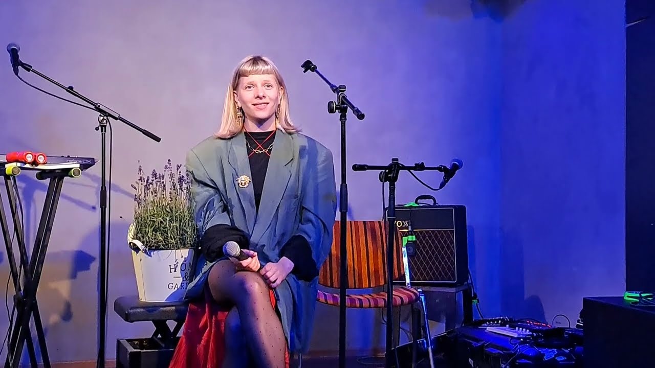 Aurora - Q&A - live in Cologne 05.06.2024 - acoustic intimate show @ Die Wohngemeinschaft Köln