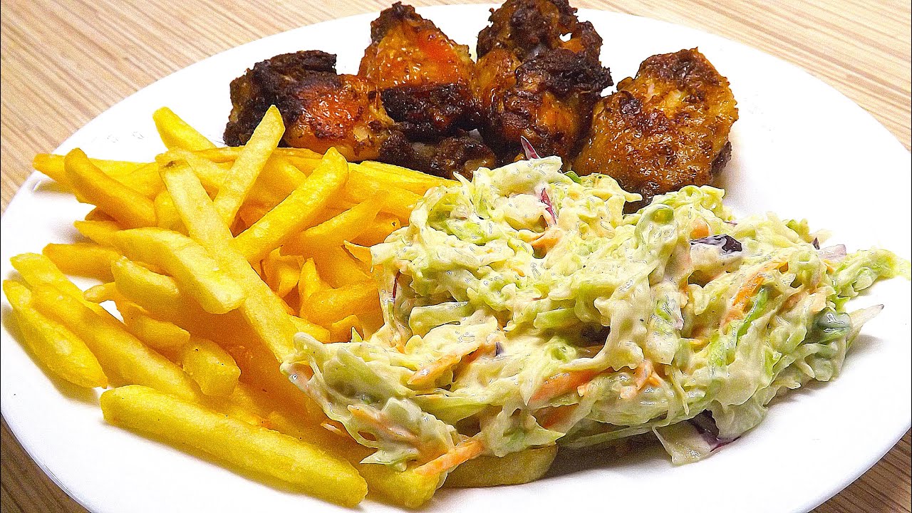 Káposztasaláta majonézesen (coleslaw) sült csirkeszárnnyal