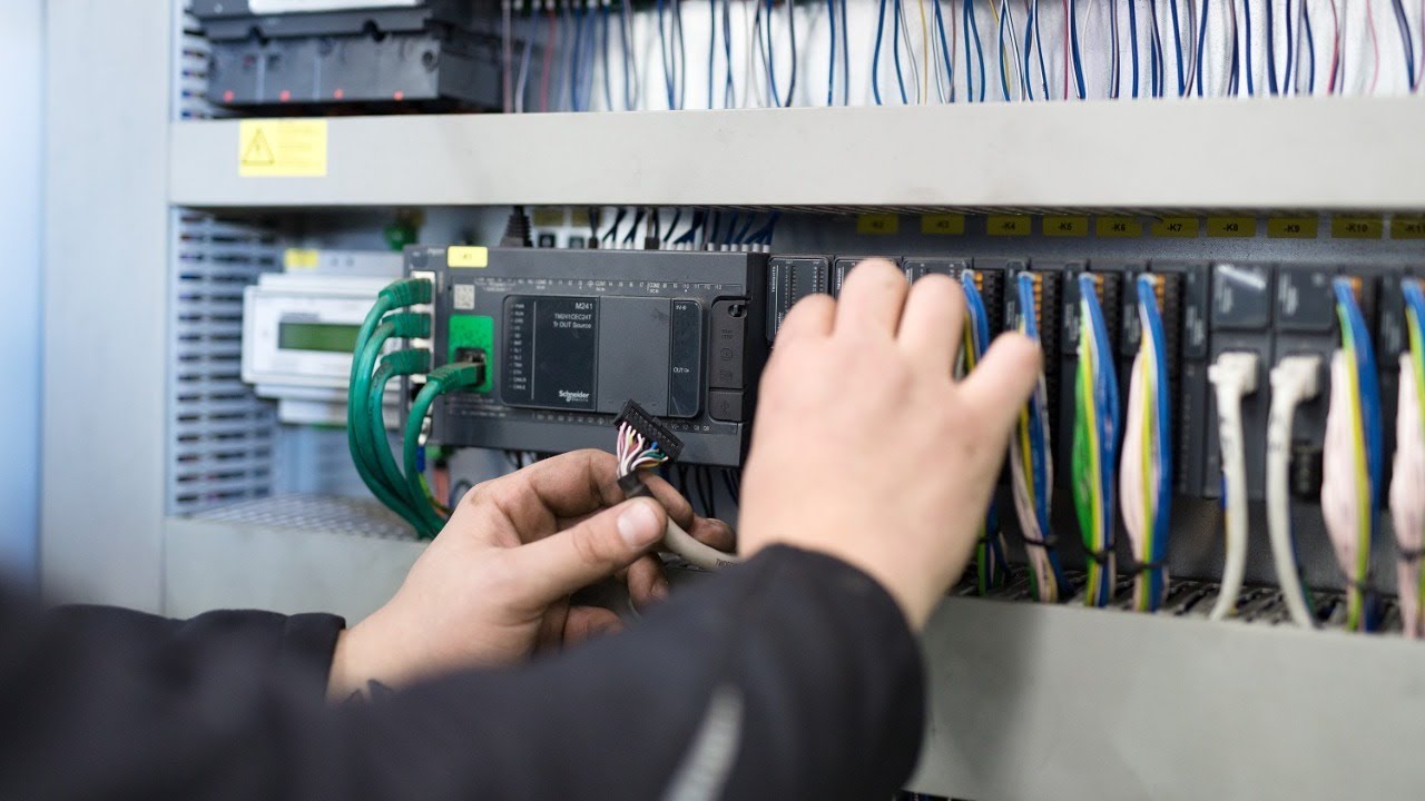 Introducción al PLC M221