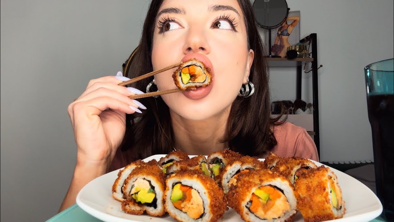 МУКБАНГ. Роллы с мясом😁 подкат к гею. Сегодняшние хейтеры- вчерашние фанаты