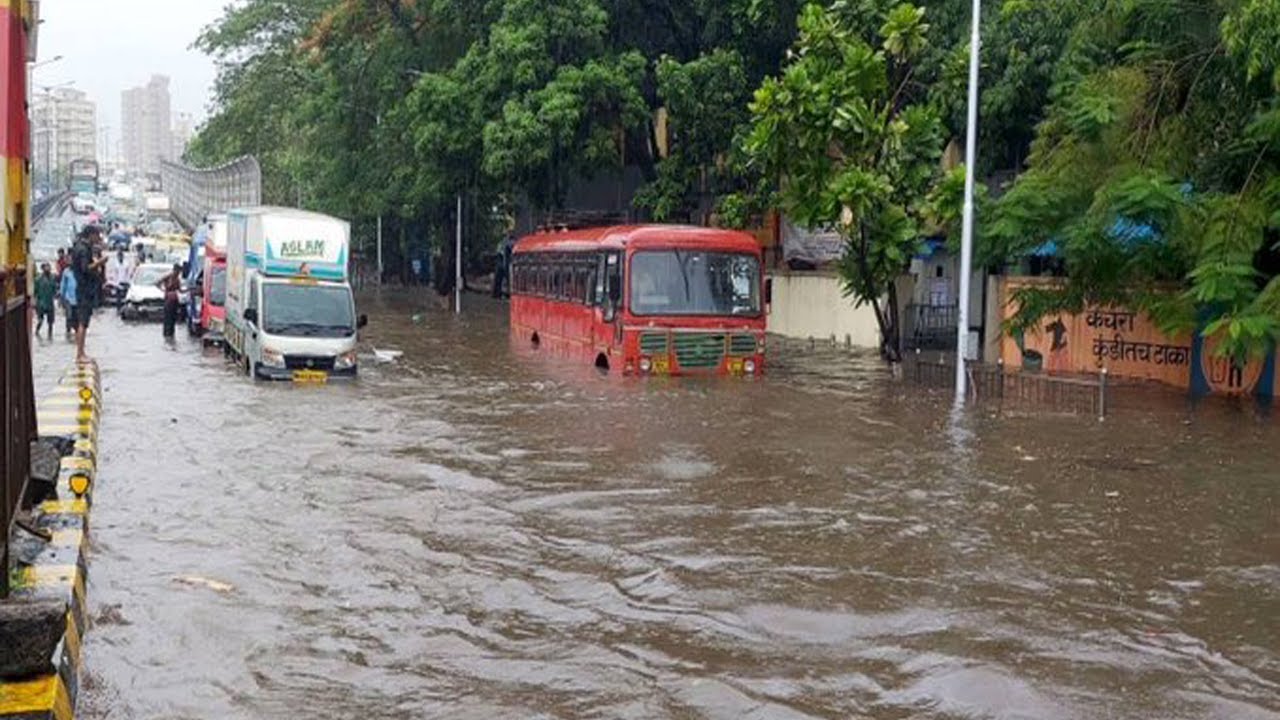 2021   Mumbai is sinking! Building collapse kills 11 after monsoon flooding in Mumbai, India