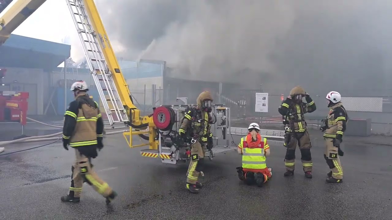 Kraftig brand i industrilokal Vellinge