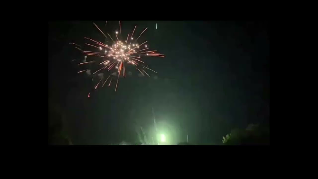 the New King Fireworks #candlefireworks #fireworks #fireworksmania #fireworkscake 