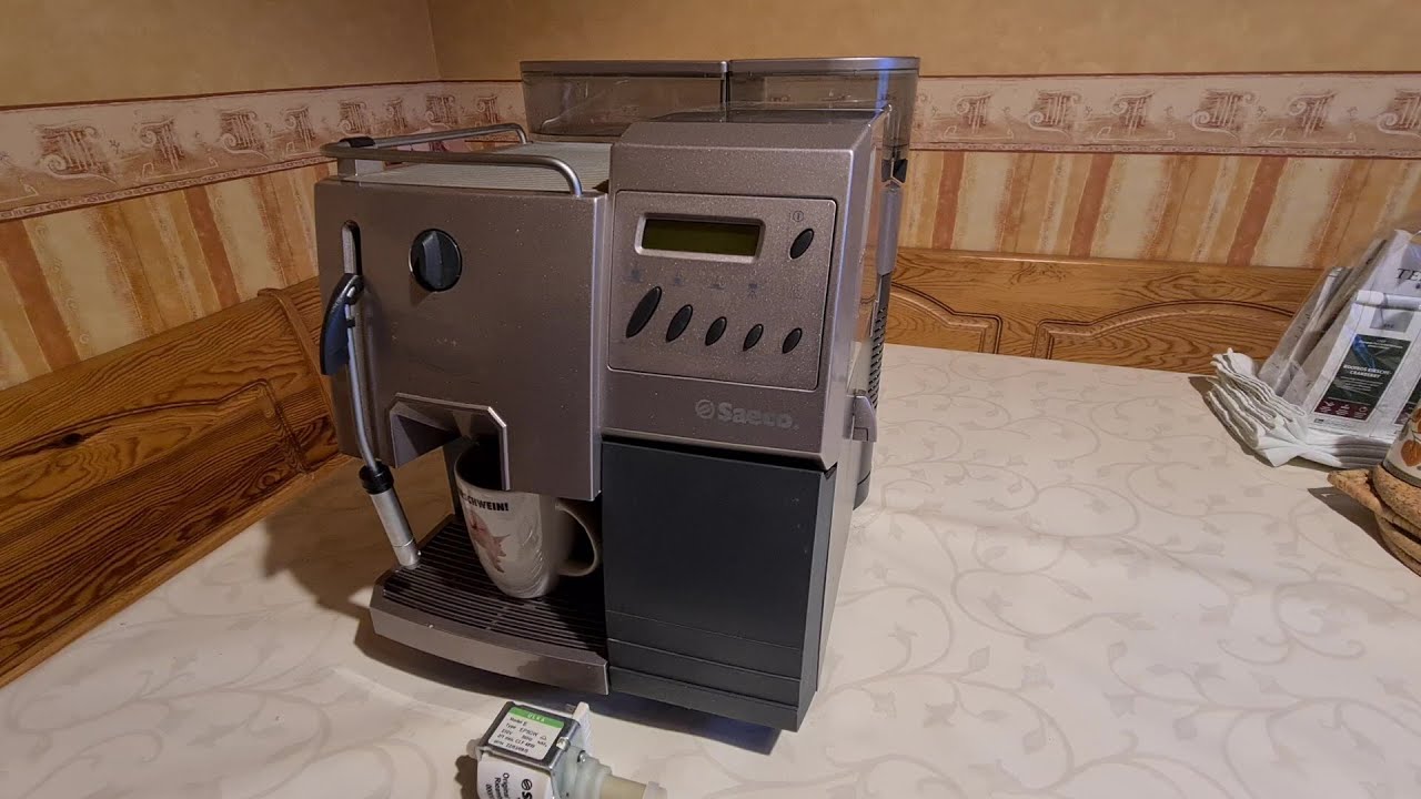 Saeco Royal Digital Kaffeemaschine reparieren. Kaffeevollautomat Pumpe tauschen.