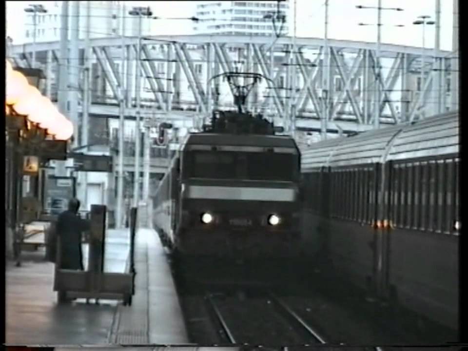 Trains at Paris Gare d'Austerlitz and Gare du Nord in 2002