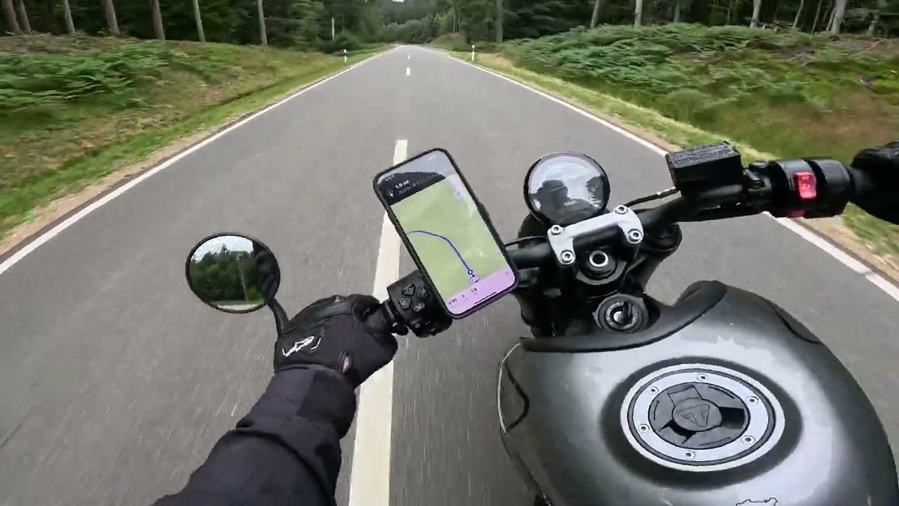 Triumph Trident 660 Twisty Roads