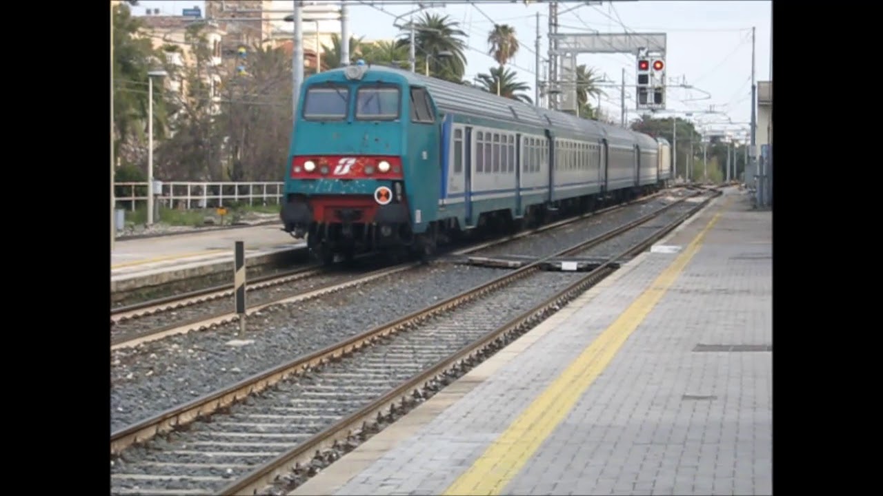 TRENI ALLA STAZIONE DI SAN BENEDETTO DEL TRONTO