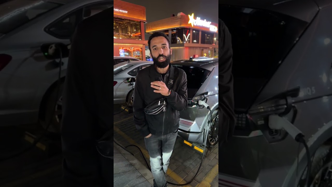 الناس دى رمت فلوسها فى الارض وعايزة اللى يضحك عليها فلوسك راحت فى الكهرباء يا صابر