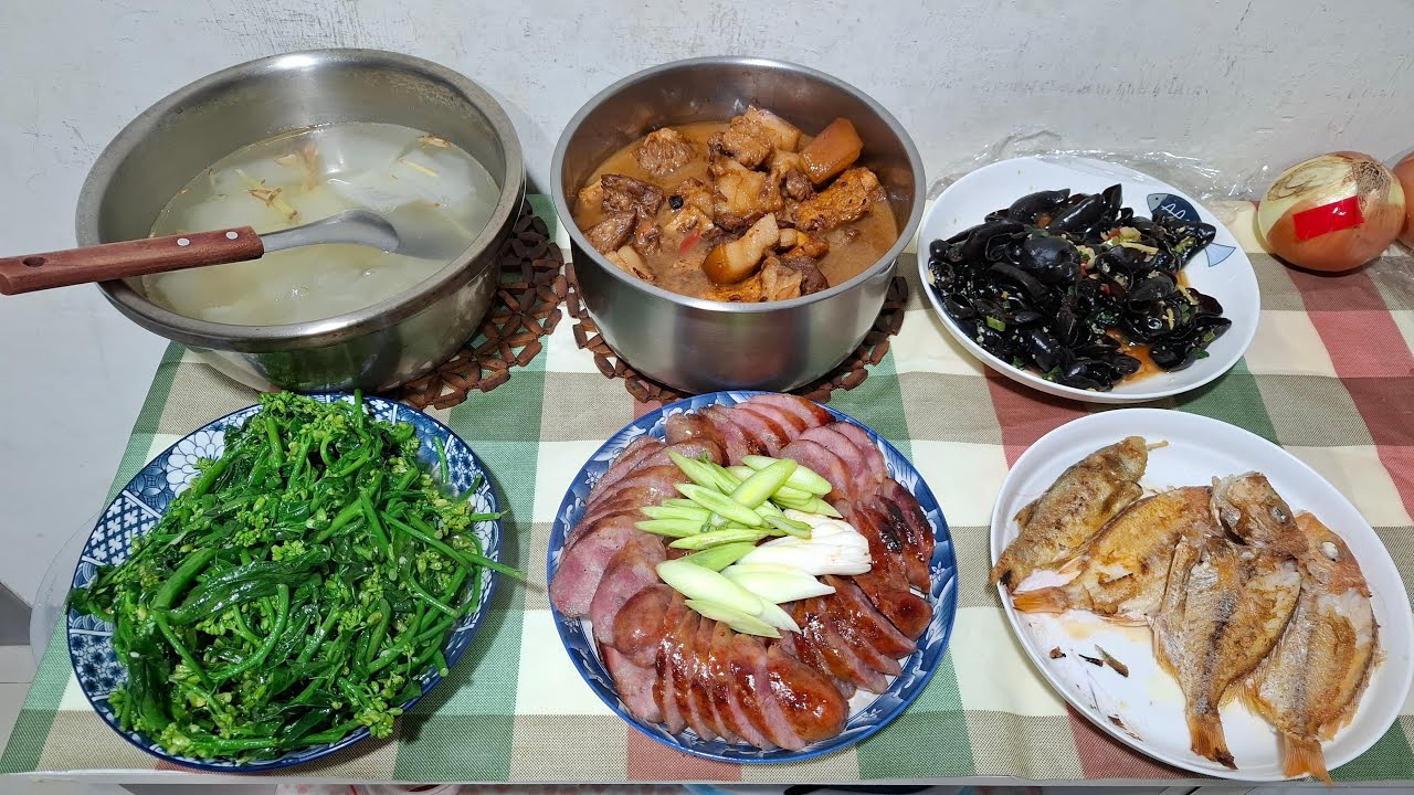 Dish: Taiwanese Sausage with Garlic Slices.