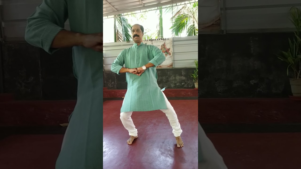 kathakali trg demonstration for beginners DR Kalamandalam Ramankutty of Keleeravam Kathakali Kalari