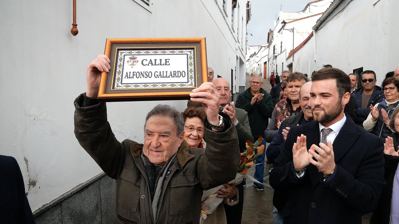 Jerez de los Caballeros dedica una calle a Alfonso Gallardo en reconocimiento a su trayectoria