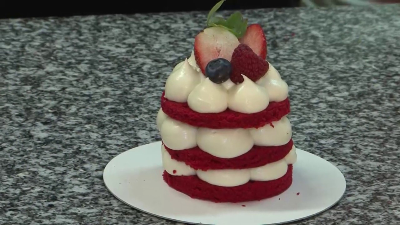 VALENTIN NAPI VÖRÖS BÁRSONY TORTA