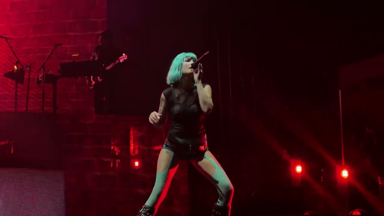 Halsey - “I Walk The Line” Live at Hollywood Forever 10/16/25 [4K]