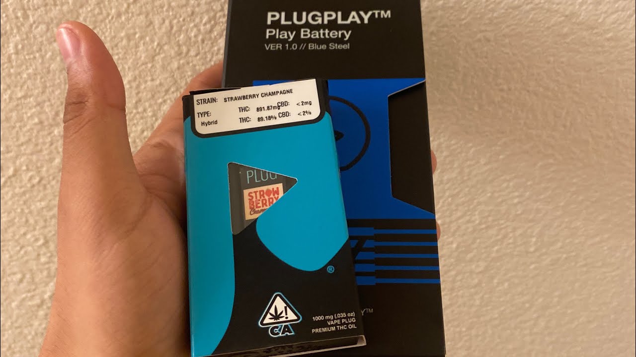 TRYING PLUG PLAY! STRAWBERRY CHAMPAGNE PLUG PLAY POD REVIEW | OFF THE RADAR REVIEWS