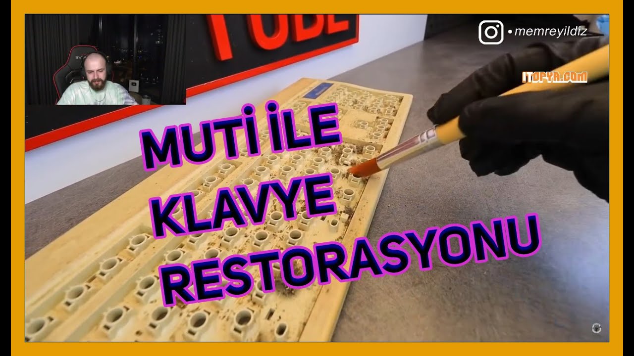 Memreyildiz Klavye Restorasyon Videosu İzliyor
