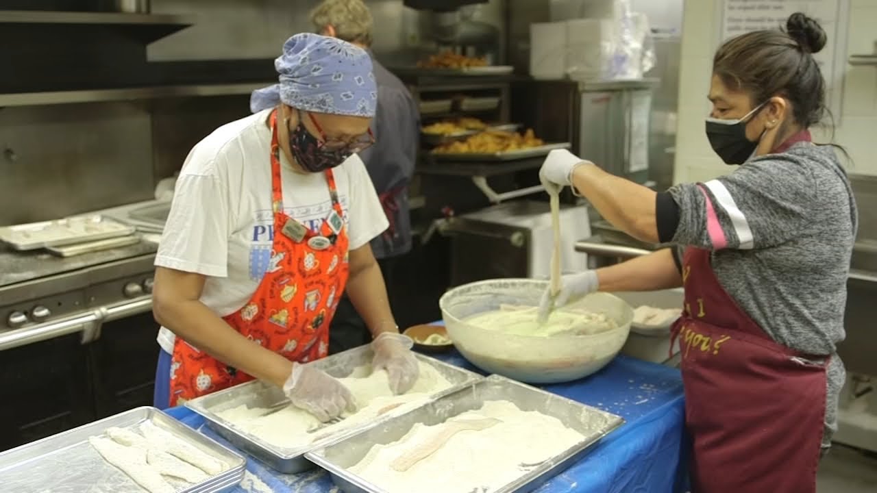 St. Benedict's Parish hosts 51st annual Friday fish fry | ABC7 Chicago
