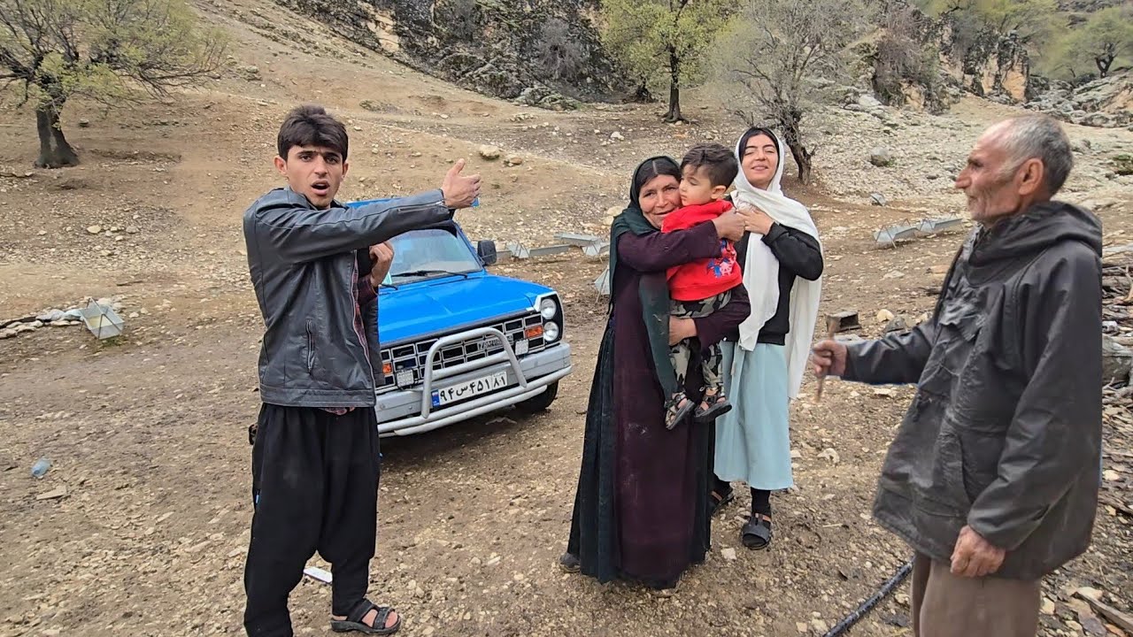 Jamshid and Mahyar's trip to the mountains to deliver fuel to their parents