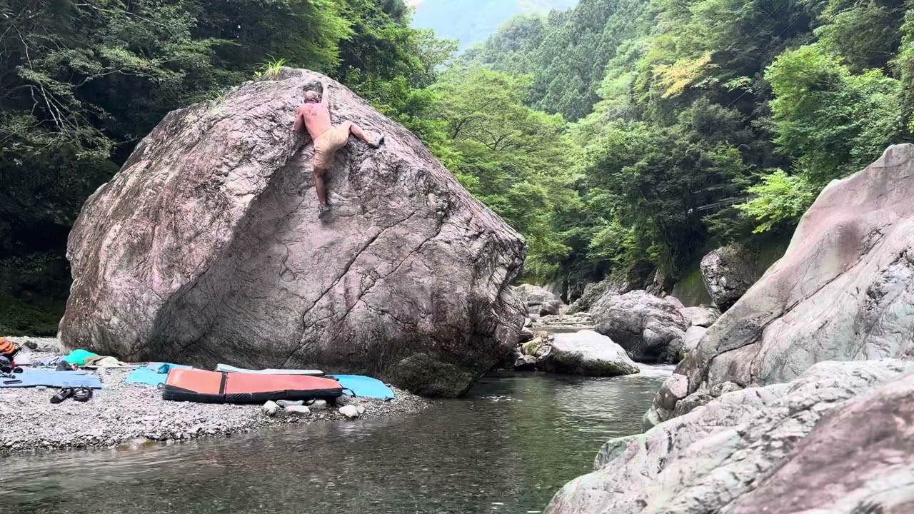 奥香肌ボルダー　凹角　初段