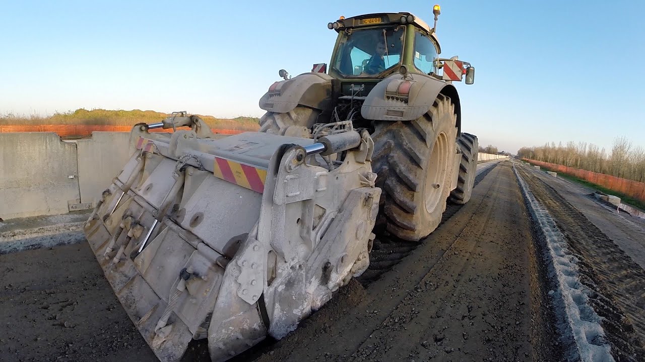 FENDT 936 Vario SOUND & FAE - ASPHALT GRINDING in Italy 2014