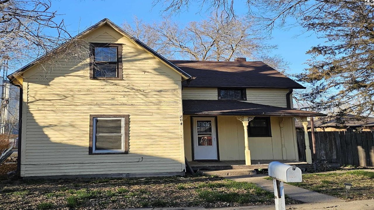 NEW LISTING: 204 E Concord Ave Holyrood KS 67450