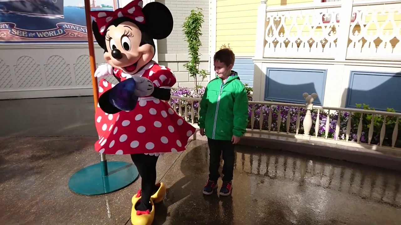 You will not believe what Mini Mouse did!!😂 Disneyland Paris Meet n Greet fun!