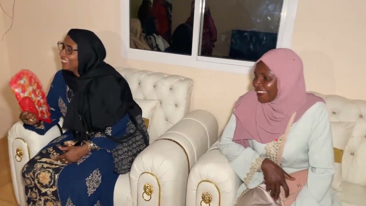 #Bora.. à l'honneur de l'arrivée de Bibi Harussi 𝐅𝐚𝐢𝐳𝐚_𝐲𝐨𝐮𝐬𝐬𝐨𝐮𝐟 et son mari 𝐂𝐡𝐚𝐝𝐡𝐨𝐮_𝐌𝐝𝐫𝐨𝐮𝐝𝐣𝐚𝐞