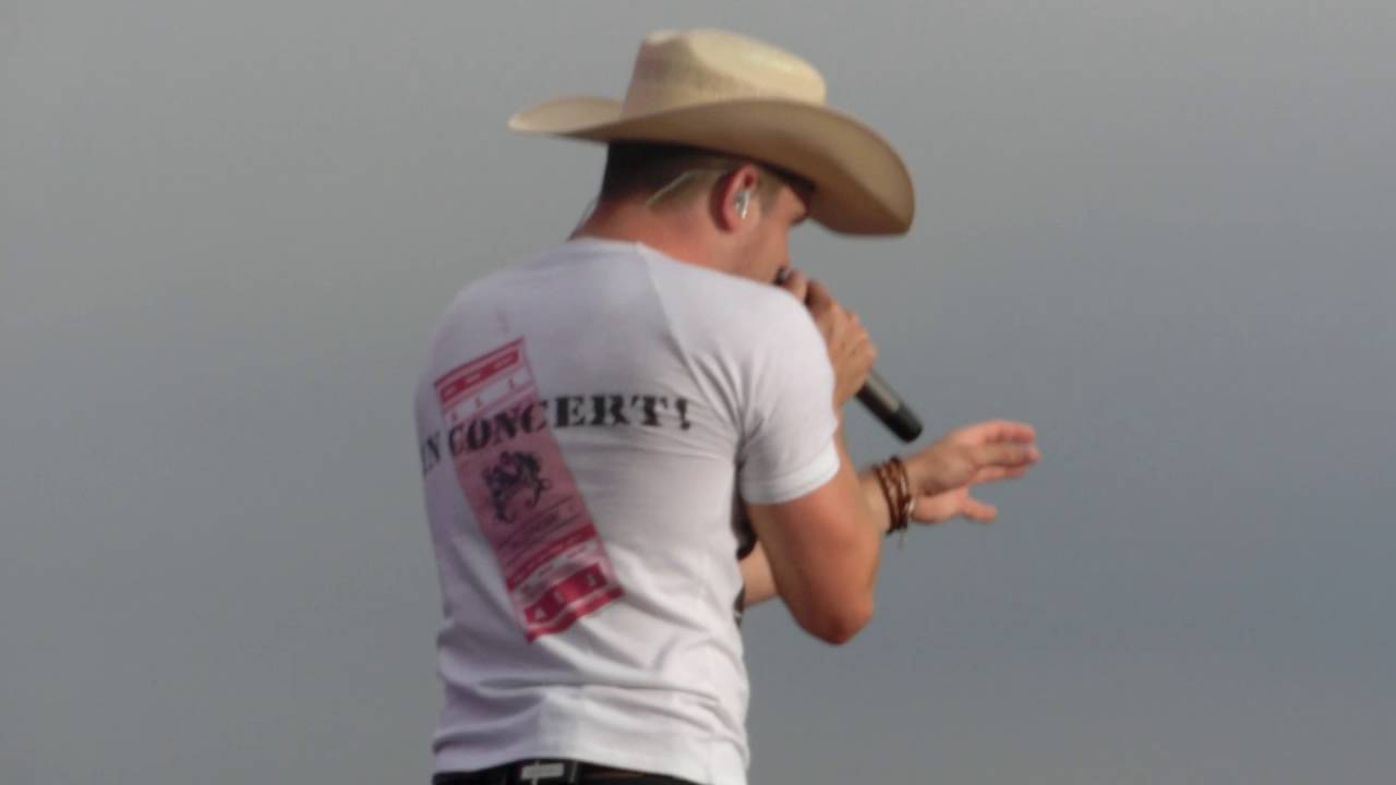 Dustin Lynch  