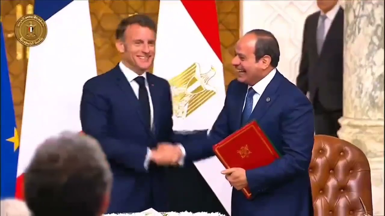 الرئيس المصري عبد الفتاح السيسي و الرئيس إيمانويل ماكرون في شوارع مصر ام الدنيا جوله في خان الخليلي