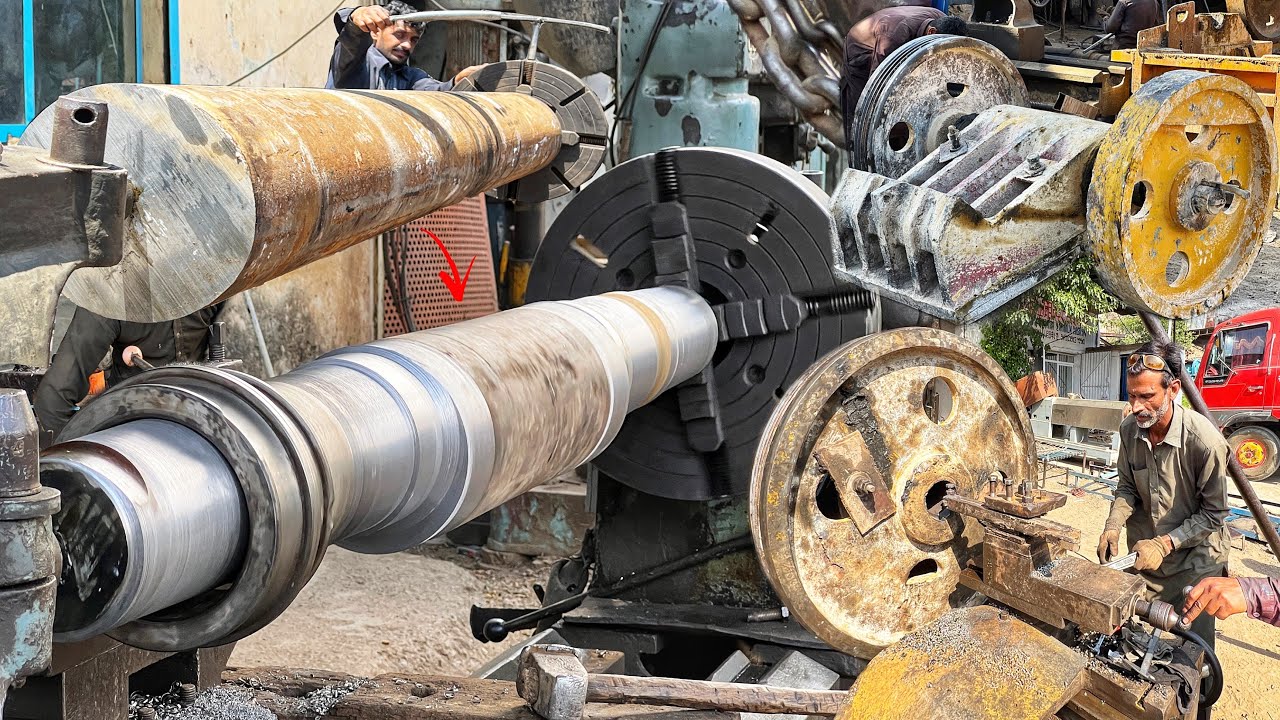 Stone Crusher Main shaft Was Broken & Flywheel Size & Boring Process on Manual Lathe Machine