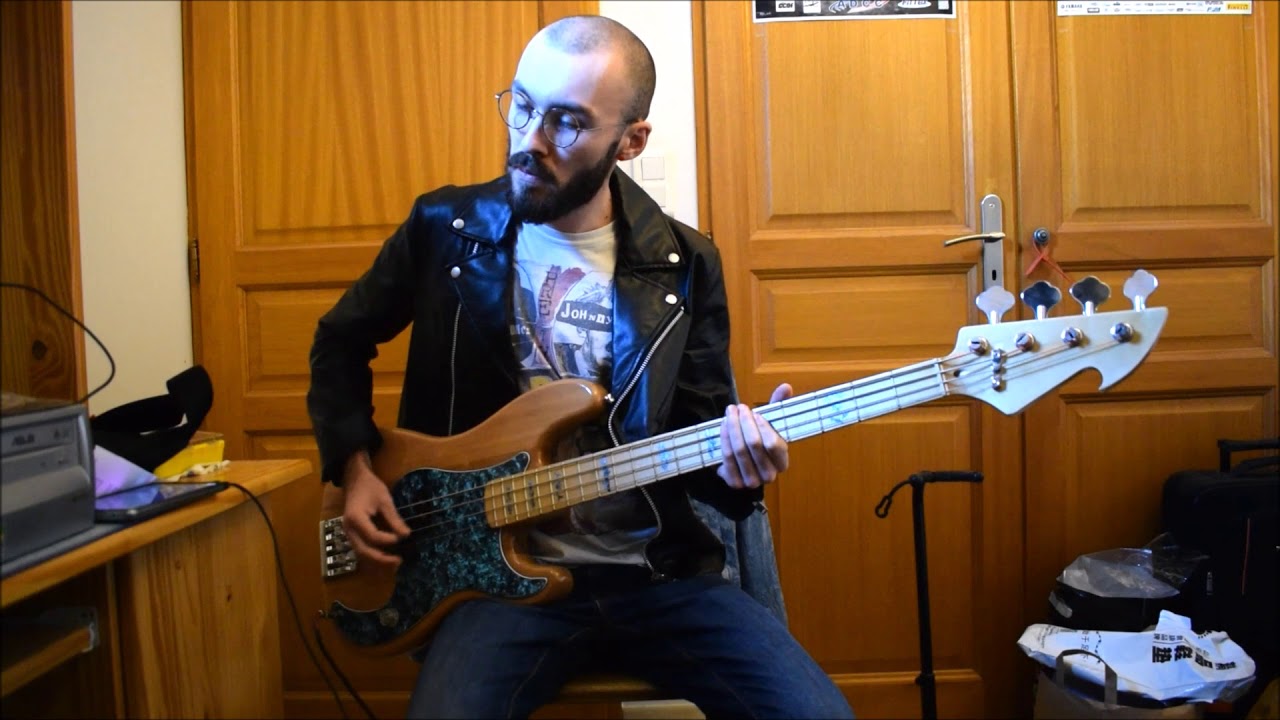 The Ramones - I don't want to grow up - (bass cover)