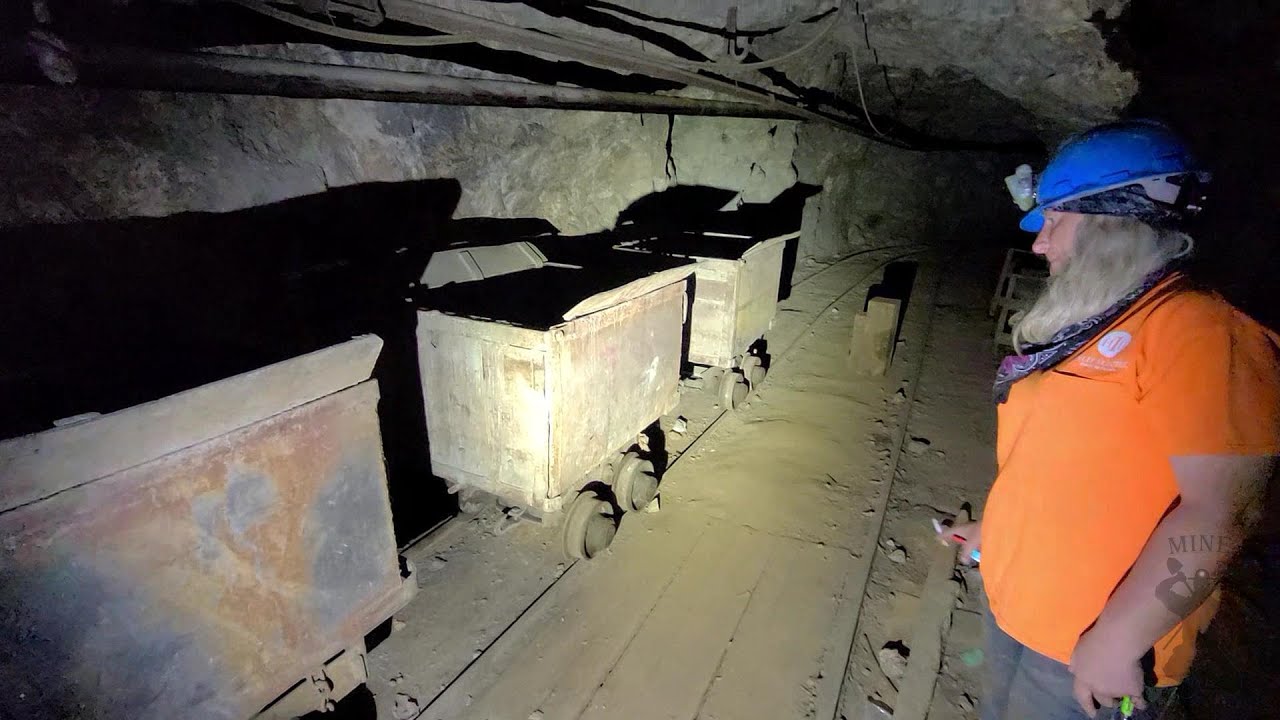 WOWTAC A5 Review 500 Feet Underground Mine Neutral White