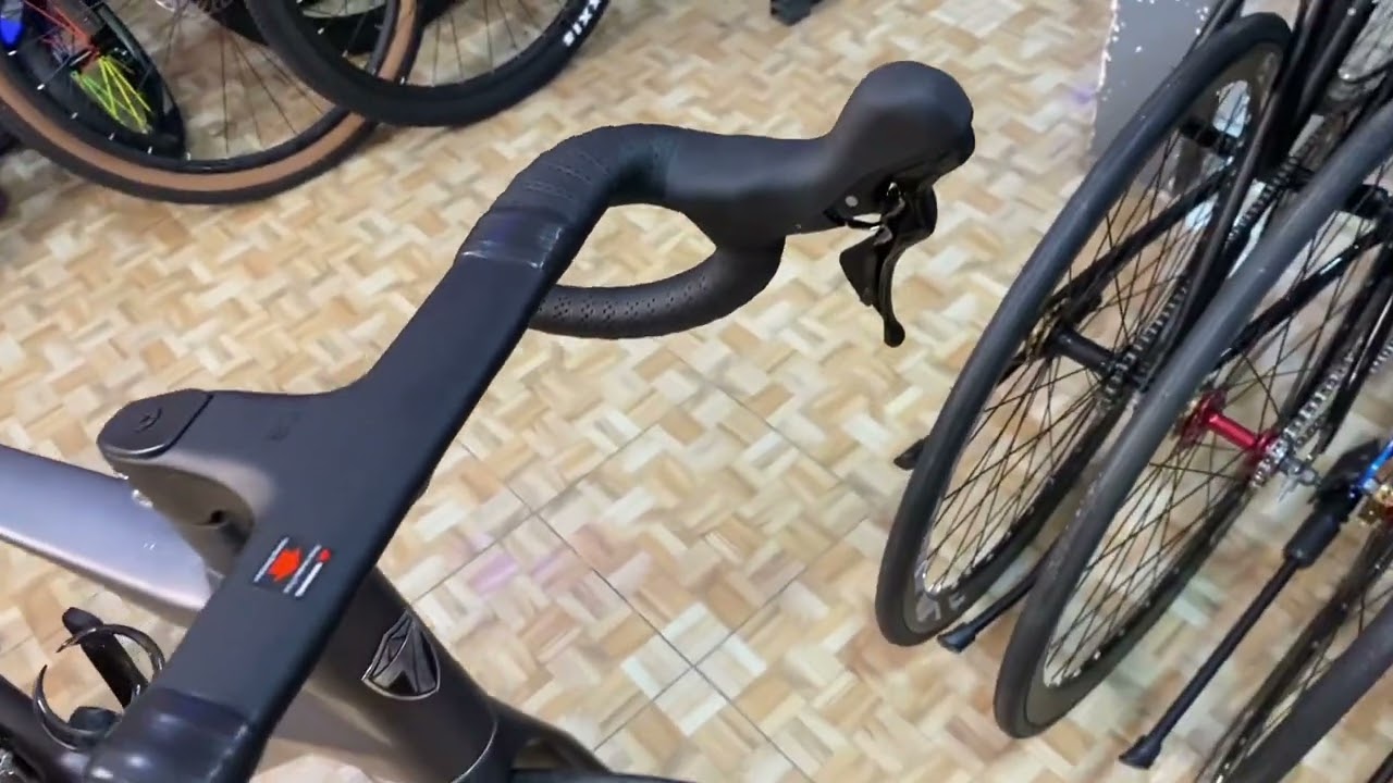 Twitter Cyclone R7120 ( Dark Gray ) #twitterbike #roadbike #shimano105