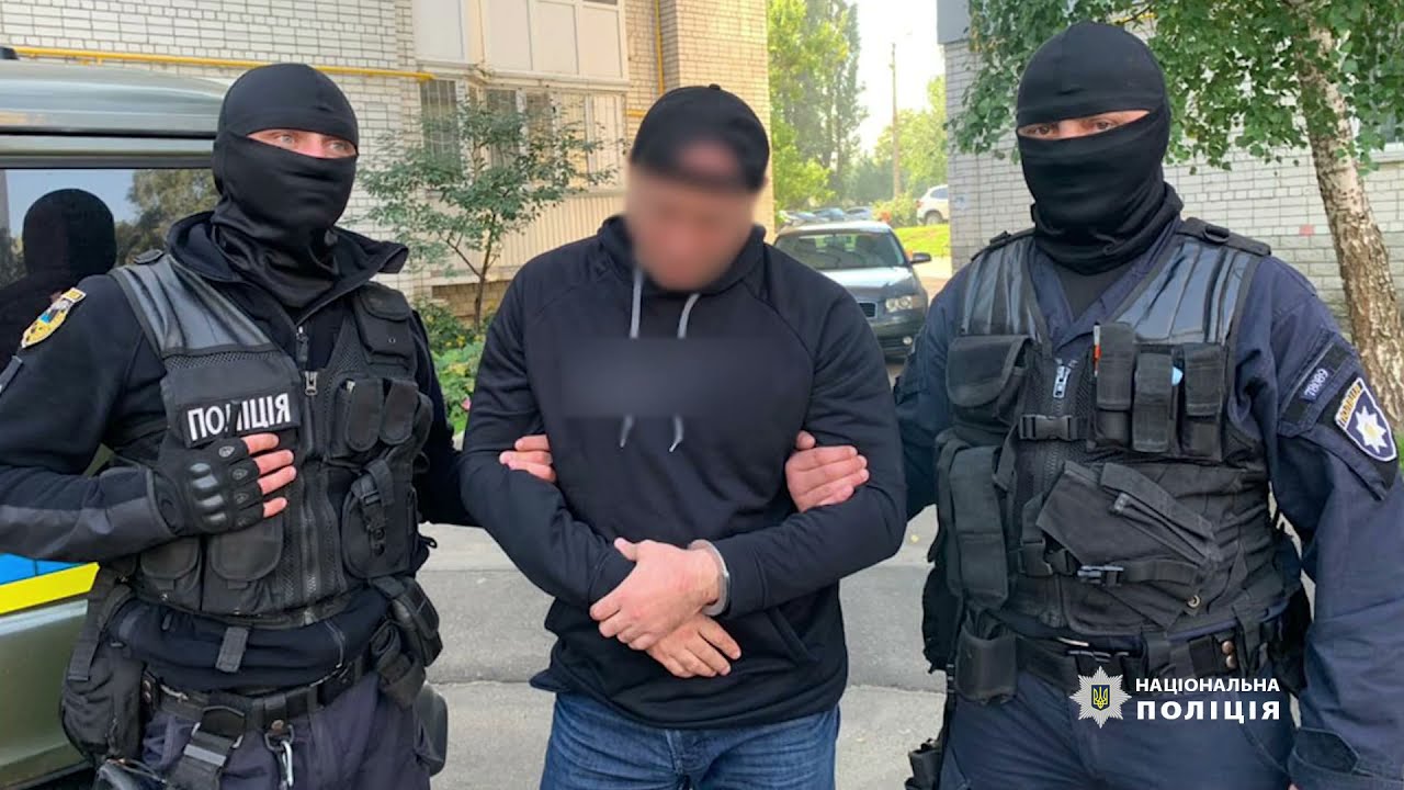 Чернігівські поліцейські затримали двох іноземців за квартирні крадіжки