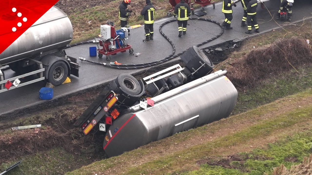 Autocisterna carica di gasolio si ribalta nel milanese: vigili del fuoco al lavoro a Basiglio