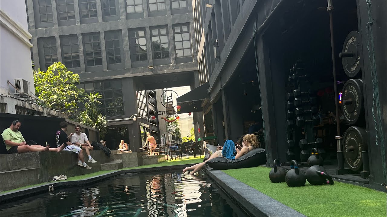 Mijn allereerste hostel ervaring 😄Bangkok, Thailand vlog 