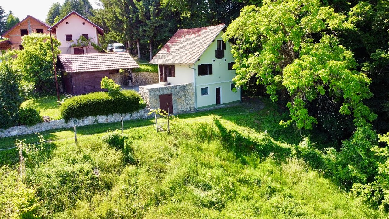 Vikend, Belski vrh, Zavrč