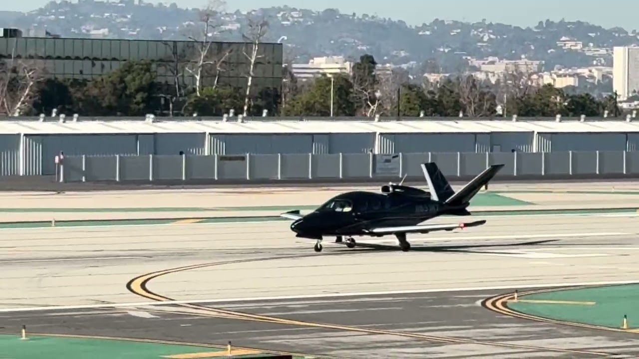 Cirrus G2 vision jet takeoff from SMO N651RT