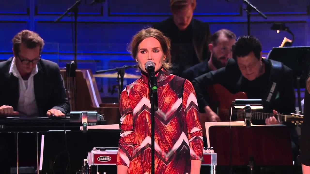 Nina Persson, Rebecka Törnqvist and Sara Isaksson singing 