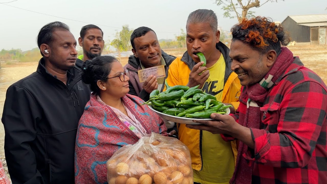 আফ্রিকার বিশাল সাইজের ২কেজি বোম্বাই মরিচের ঝাল খেয়ে বিশ্ব রেকর্ড গড়লেন জহির খাদক