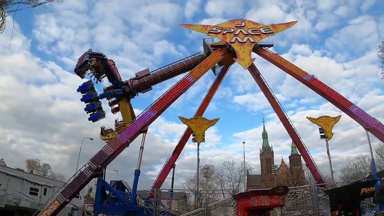 Karuzela Space Jam (Lunapark Familia Land) Off ride 1 - Łódź - kwiecień 2022
