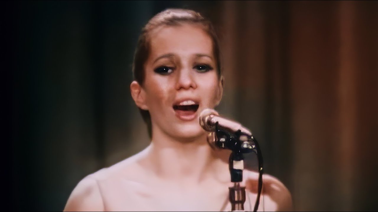 Iva Zanicchi - Zingara {SANREMO 1969 - canzone vincitrice} IN COLORE